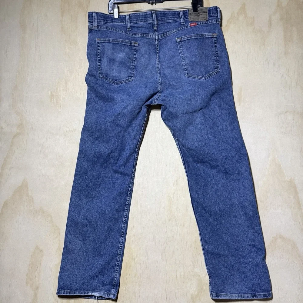 Wrangler Mens Jeans 40x30 Regular Fit Straight Leg Medium Wash Blue 96CFMSW